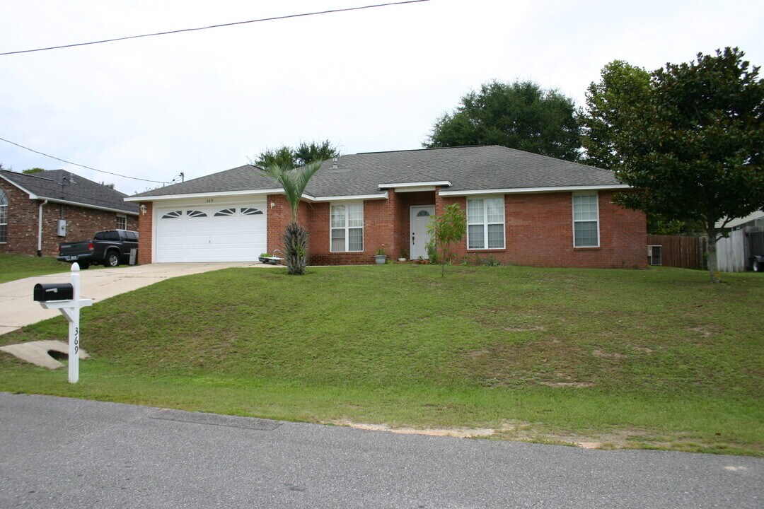 369 Riverchase Blvd in Crestview, FL - Foto de edificio