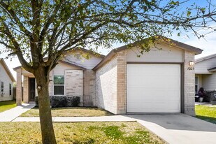 7223 Archers Coach in San Antonio, TX - Building Photo