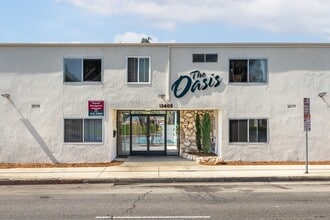 13605 S. Vermont Avenue in Gardena, CA - Foto de edificio - Building Photo