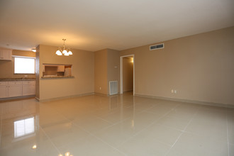 Maple Court Apartments in McAllen, TX - Building Photo - Interior Photo