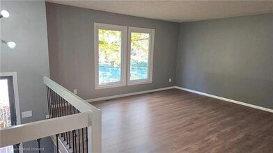 518 SE Timbercreek Ln in Lee's Summit, MO - Building Photo - Building Photo