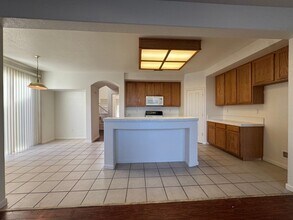 10073 Mosaic Way in Elk Grove, CA - Building Photo - Building Photo