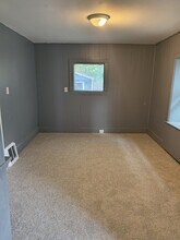 879 Hammel St in Akron, OH - Foto de edificio - Building Photo