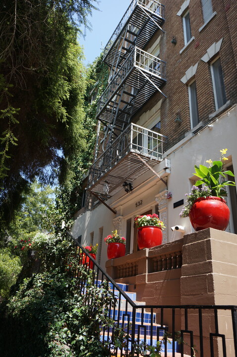 Hanford Apartments in Los Angeles, CA - Building Photo