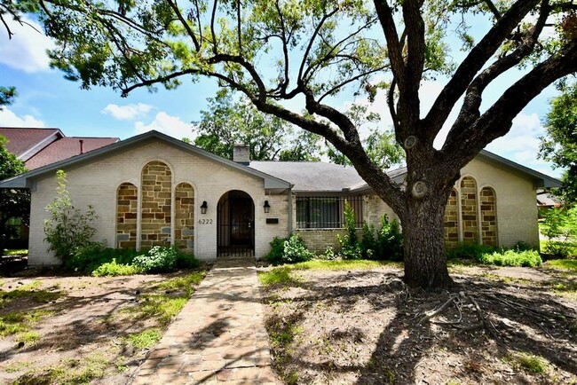 6222 Braesheather Cir in Houston, TX - Building Photo - Building Photo