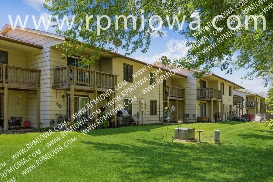 2056 NW Hickory Ln in Ankeny, IA - Building Photo