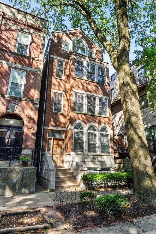 property at 1952 N Hudson Ave