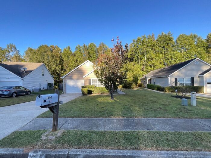 1302 Waterton Trail in Douglasville, GA - Building Photo