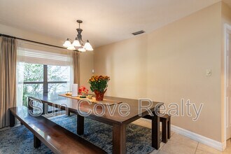 915 Woodleaf Way in Tampa, FL - Building Photo - Building Photo