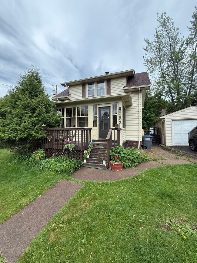 property at 123 N 42nd Ave E