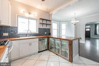 5547 Ridge Ave in Philadelphia, PA - Building Photo - Building Photo