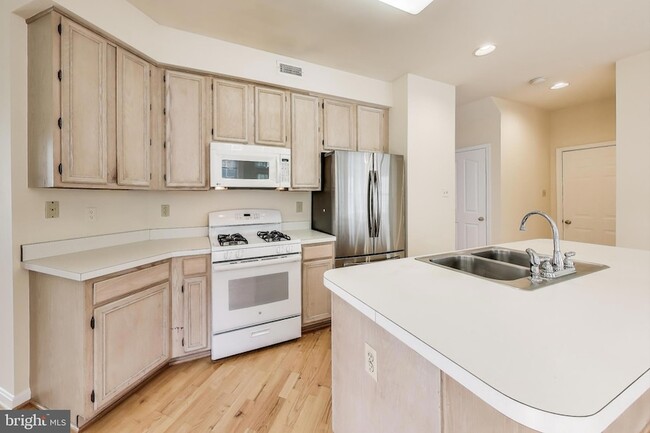 11151 Yellow Leaf Way, Unit 3 in Germantown, MD - Foto de edificio - Building Photo