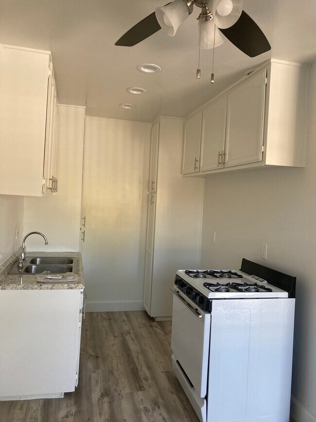 Brookside Apartments in La Mirada, CA - Foto de edificio - Building Photo
