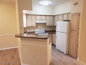 23640 Walden Center Dr in Bonita Springs, FL - Building Photo - Building Photo