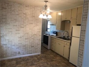 411 E Hulse St in McPherson, KS - Building Photo - Building Photo