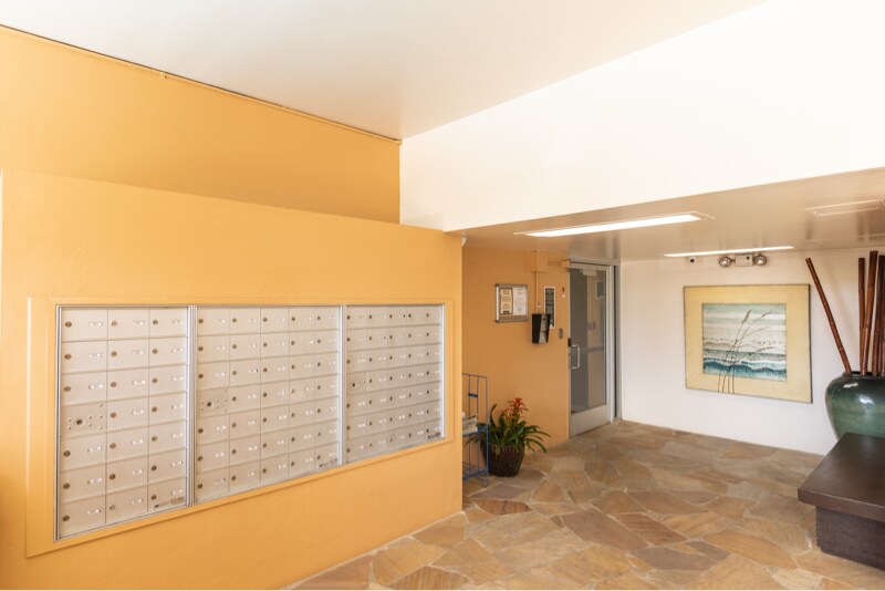1050 Kinau St in Honolulu, HI - Building Photo