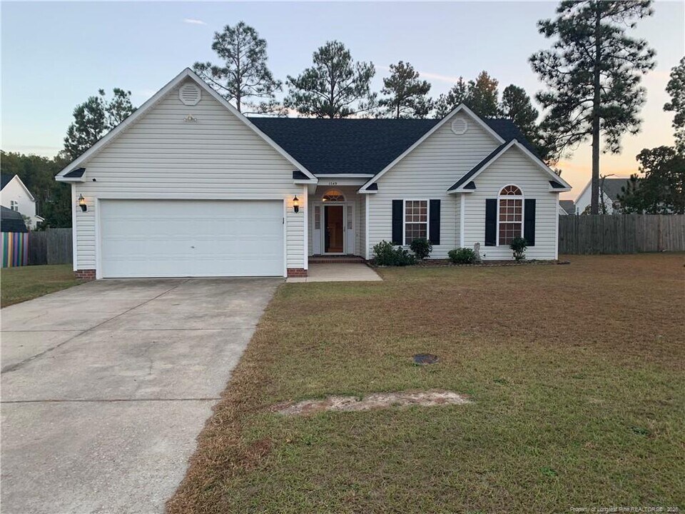 1549 Clan Campbell Dr in Raeford, NC - Building Photo