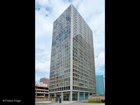 340 W Diversey Pkwy in Chicago, IL - Building Photo