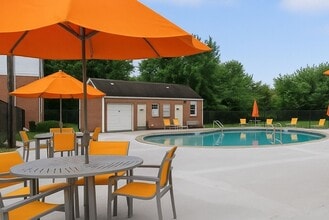 Sunnybrae Apartments in Hamilton, NJ - Foto de edificio - Building Photo