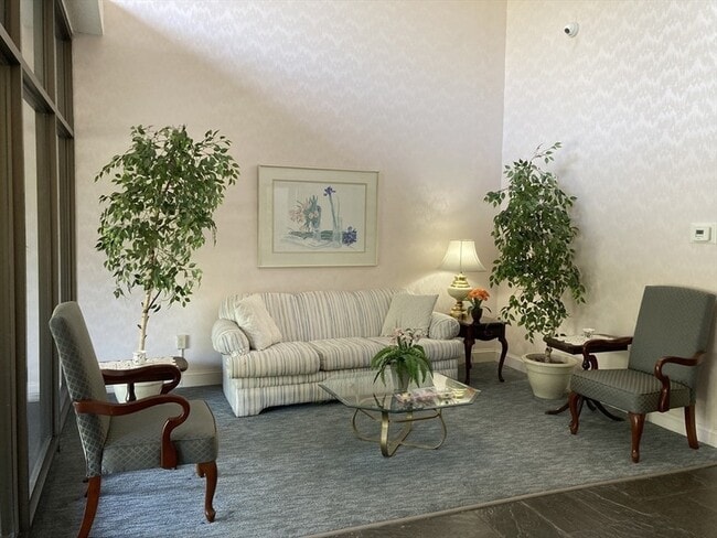 1 Summit Dr, Unit 33 in Reading, MA - Building Photo - Building Photo