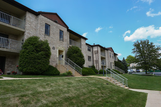 Country Club Apartments in Reading, PA - Foto de edificio - Building Photo