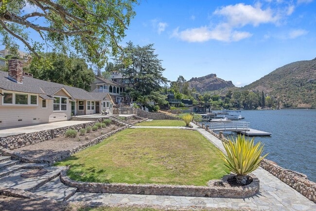 property at 800 Lake Sherwood Dr