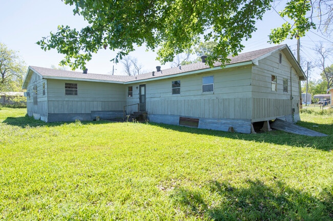 407 Nugier Ave in Abbeville, LA - Building Photo - Building Photo