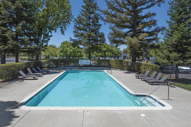 Cottages on 5th in Davis, CA - Foto de edificio - Building Photo