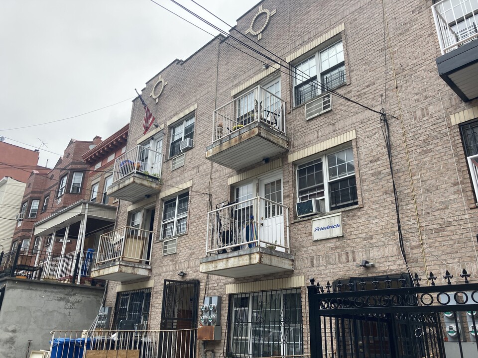 912 Summit Ave in Bronx, NY - Building Photo