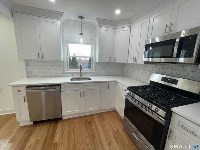 471 Marlborough Terrace in Fairfield, CT - Building Photo - Building Photo