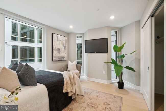 6604 Ridge Ave, Unit UNIT 211 in Philadelphia, PA - Building Photo - Building Photo