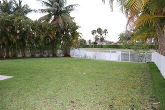 12631 SW 28th St in Miramar, FL - Foto de edificio - Building Photo