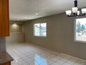 434 E Tujunga Ave in Burbank, CA - Building Photo - Building Photo