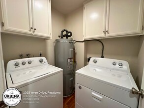 1025 Wren Dr in Petaluma, CA - Building Photo - Building Photo