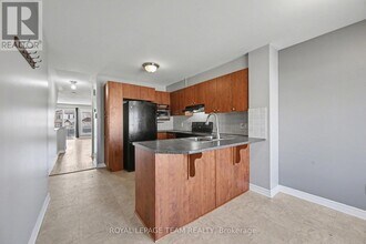 554 Chapman Mills Dr in Ottawa, ON - Building Photo - Building Photo