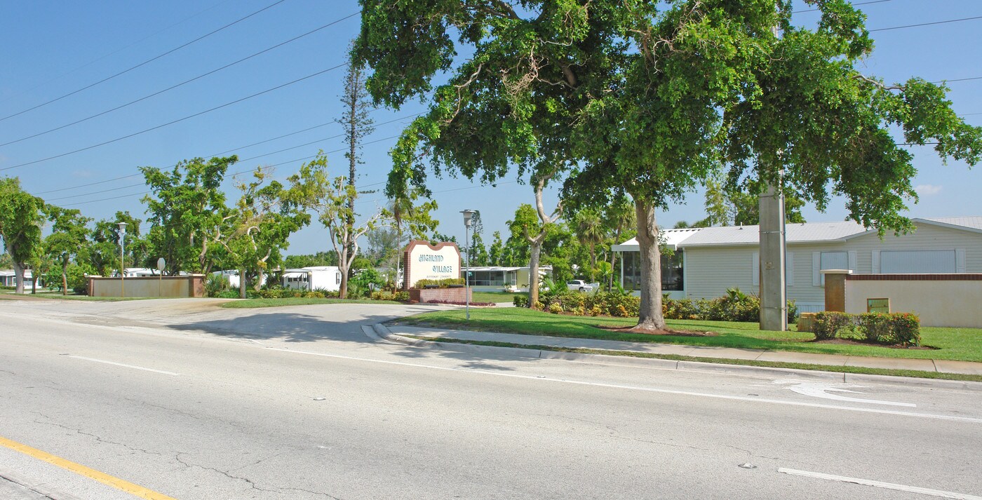 285 NW 48th Ave in Deerfield Beach, FL - Building Photo