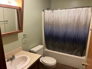 1112 Springbrook Ave, Unit A in Moosic, PA - Building Photo - Building Photo