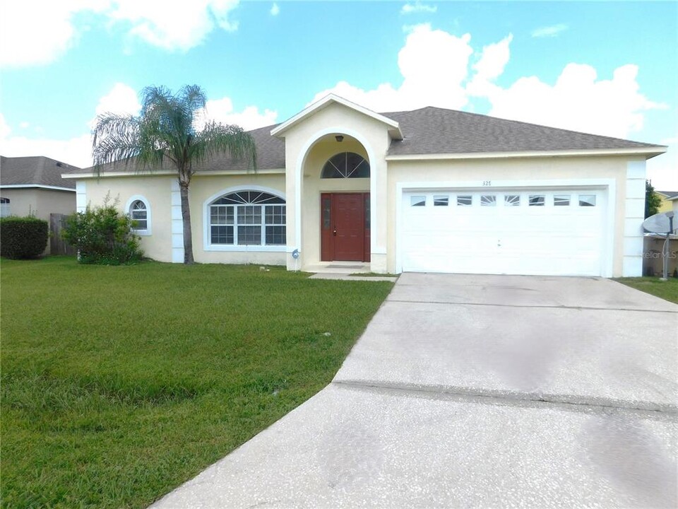 327 Alegriano Ct in Kissimmee, FL - Building Photo