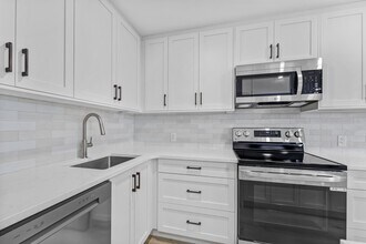 887 Somerset St W in Ottawa, ON - Building Photo - Building Photo