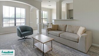 2500 Woodland Park Dr in Houston, TX - Building Photo