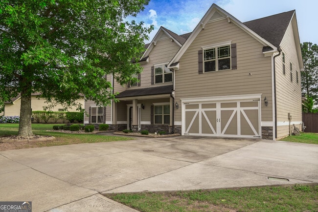 property at 505 Mirror Lake Pkwy
