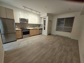 19567 64 Ave in Surrey, BC - Building Photo - Building Photo