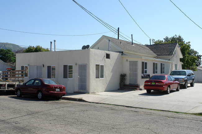 1020 E Ventura St in Santa Paula, CA - Foto de edificio - Building Photo