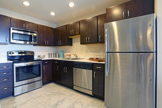 The GLEN VIEW in Glenview, IL - Foto de edificio - Interior Photo