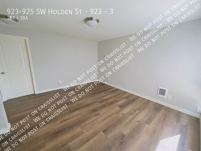 923-925 SW Holden St in Seattle, WA - Building Photo - Building Photo
