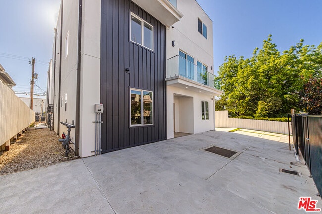 5251 Agnes Ave in Los Angeles, CA - Building Photo - Building Photo