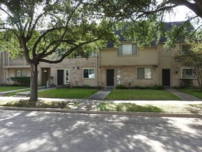 15317 Kingfield Dr, Unit 805 in Houston, TX - Building Photo - Building Photo