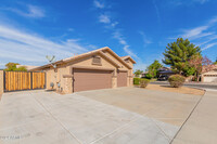 8338 W Paradise Dr in Peoria, AZ - Foto de edificio - Building Photo