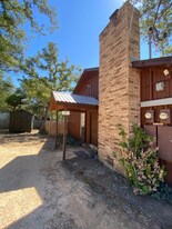 175 Shawnee Dr in Smithville, TX - Building Photo