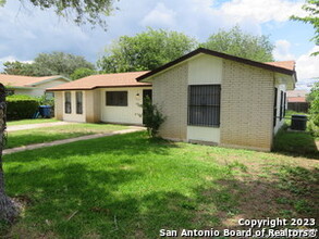 7807 Hobble St in San Antonio, TX - Building Photo - Building Photo